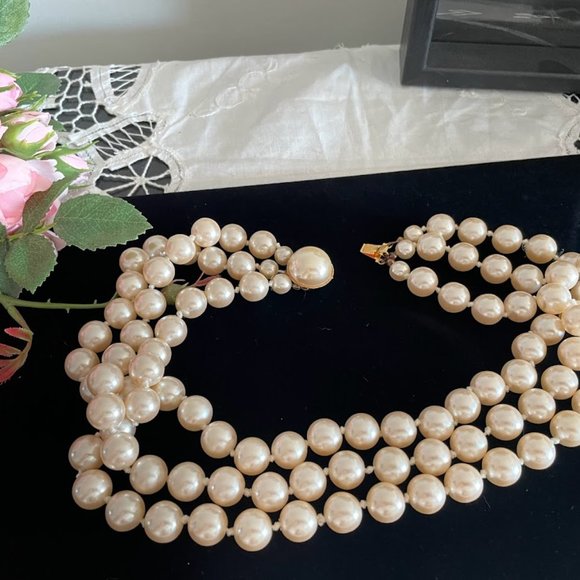 Vintage 1960s Twisted Strand Faux Pearl Necklace, 3 Strands, Pearl Button Clasp - Picture 9 of 11